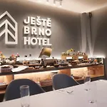 Jestebrno فندق برنو