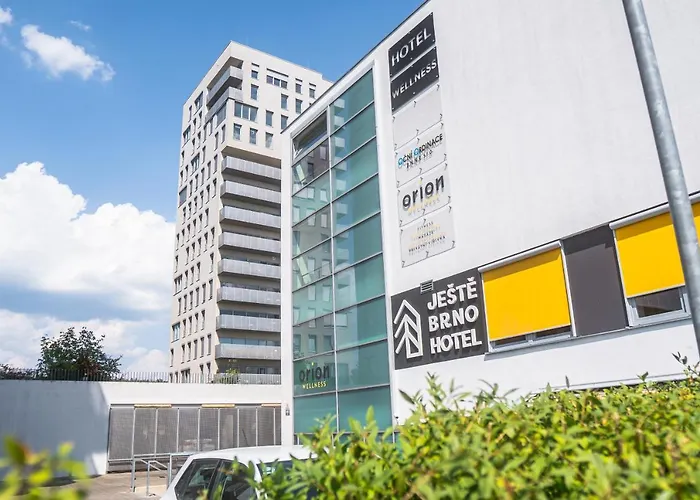 Jestebrno فندق 4*